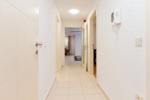 Family Apartment, 2 Bedrooms, Garden View | Living area