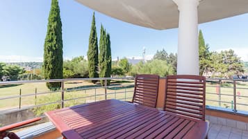 Familienapartment, 2 Schlafzimmer, Gartenblick | Terrasse/Patio