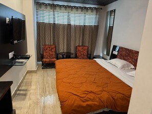 Habitación doble Royal, varias habitaciones, vista a la ciudad | Wifi gratis y ropa de cama 