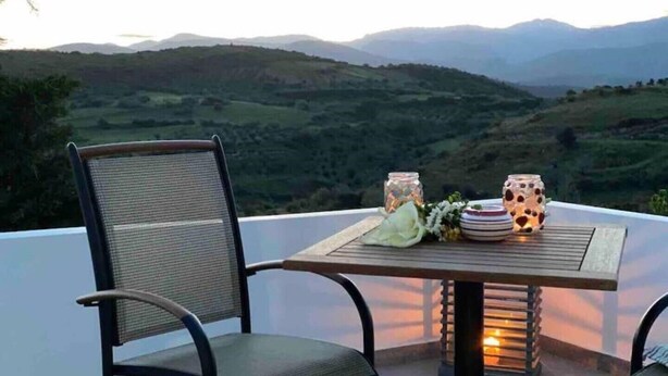 Outdoor dining - Villa Evanthia (Avlonárion)