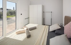 4 bedrooms, travel cot, free WiFi, bed sheets