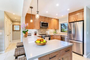 Refrigerador, microondas, horno, placa de cocina