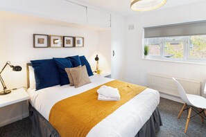 4 bedrooms, iron/ironing board, WiFi, bed sheets