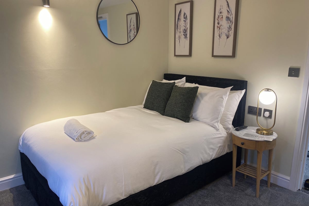 Cosy Double | Premium bedding, memory foam beds, in-room safe, laptop workspace