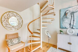 Apartment (2 Bedrooms) | Interior - 1 Mi to Beach: Townhome w/ Porch in Hilton Head! (Hilton Head Island)