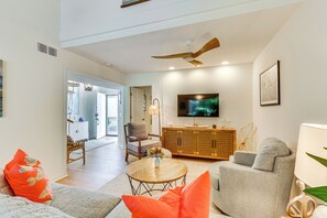 Apartment (2 Bedrooms) | Interior - 1 Mi to Beach: Townhome w/ Porch in Hilton Head! (Hilton Head Island)