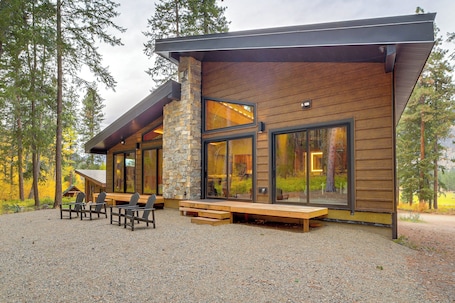 House (4 Bedrooms) | Interior. Luxe Valley Home w/ Sauna & Hot Tub Near Mazama