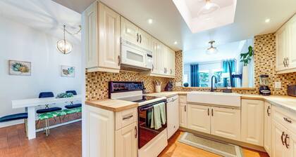 Tropical Pool Oasis on 1/4 Acre by Downtown Stuart