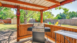 An outdoor barbecue area with a grill, a table, and a wooden deck. - Cozy Home W/fire Pit: Drive to Palo Duro Canyon! (Amarillo)