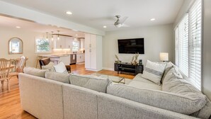 Interior - Lake Keowee Home w/ Boat Dock in Seneca (Seneca)