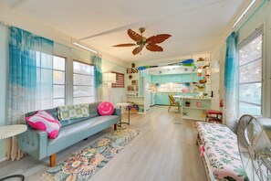 House (2 Bedrooms) | Living area | TV, books