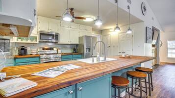 House (3 Bedrooms) | Interior