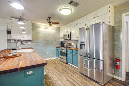 3 Blocks to Beach: Gulfport Family Home