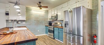 3 Blocks to Beach: Gulfport Family Home