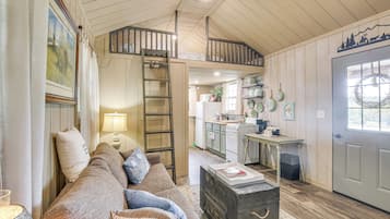 House (1 Bedroom) | Interior