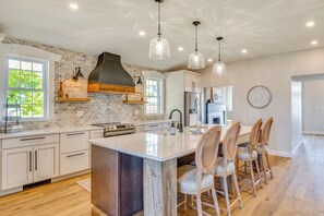 House (3 Bedrooms) | Interior - Hope Retreat w/ Furnished Deck Near Parks! (Hope)