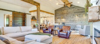 Hope Retreat w/ Furnished Deck Near Parks!