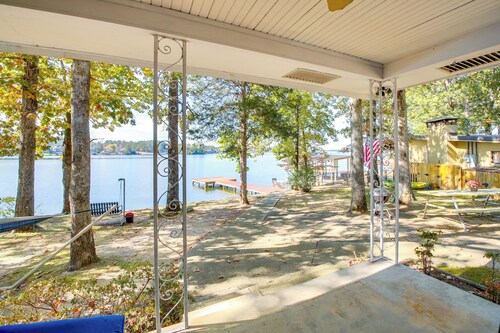 10 Mi to National Park: Patio at Hot Springs Home