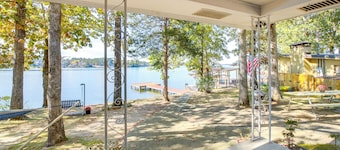 10 Mi to National Park: Patio at Hot Springs Home