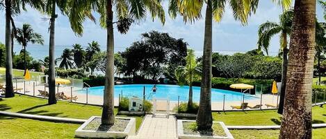 حمّام سباحة خارجي