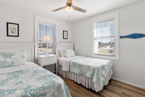 4 bedrooms, desk, iron/ironing board, WiFi - Salt Box: Semi-Oceanfront | Private Pool (Nags Head)