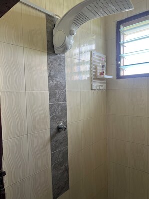 Bidet, towels, soap, toilet paper - Nyali spacious 1bedroom,walk to the beach and malls,washer,AC,Hotshower,WIFI (Mombasa)