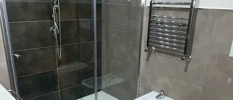 Classic Double Room, Garden View | Bathroom