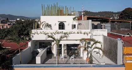 Casa Lumos - Minimalist Comfort Suites in Centro Historico