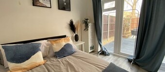 Host Stay Cotman Close