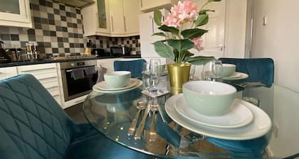 Host Stay Cotman Close