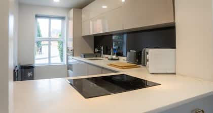 Host Stay Oriel Close