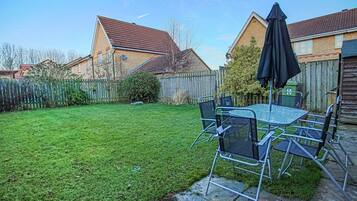 House | 3 bedrooms, desk, Internet