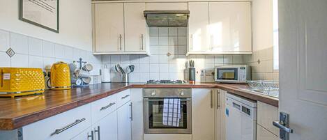 House | 3 bedrooms, desk, Internet