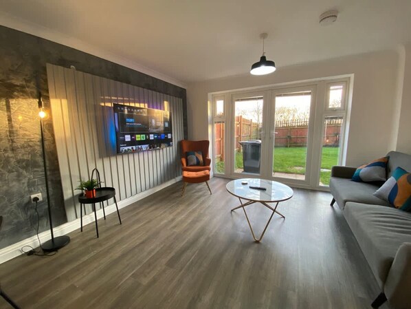 Casa | 3 quartos, escrivaninha