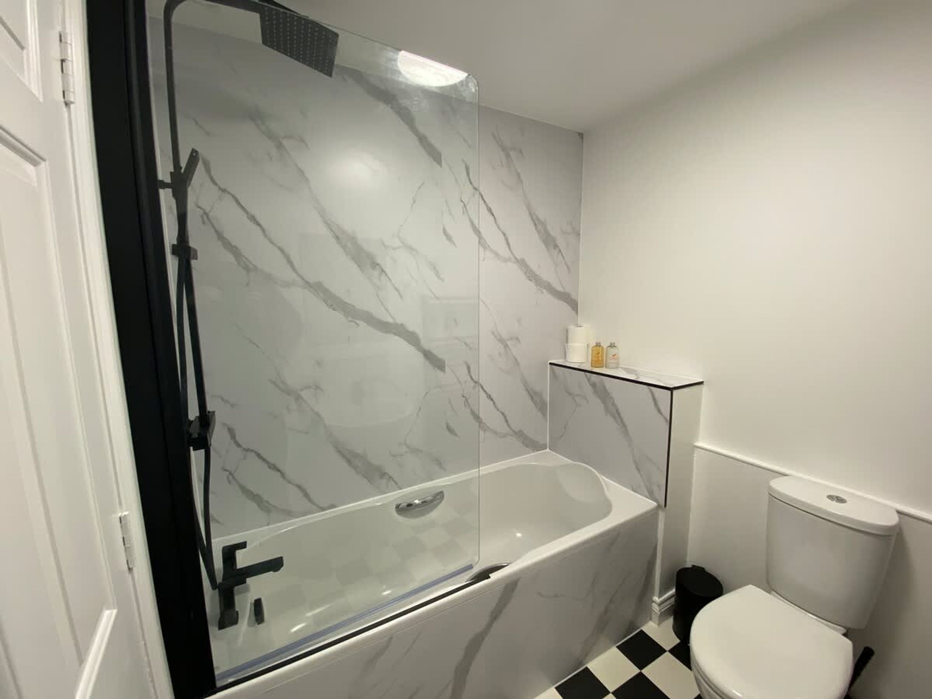 House | 3 bedrooms, desk