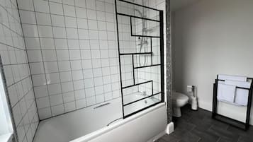 House | 1 bedroom, desk