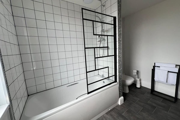 House | 1 bedroom, desk