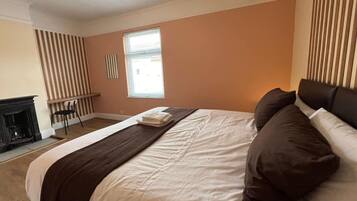 Apartment | 1 bedroom, desk