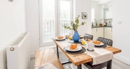 Host Stay Davies Close