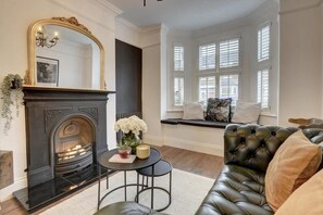 公寓 | 2 間臥室、書桌