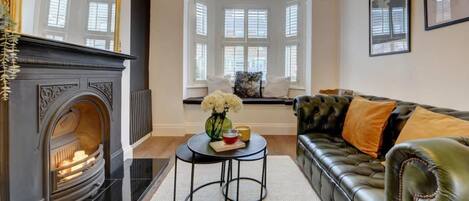 Apartment | 2 bedrooms, desk