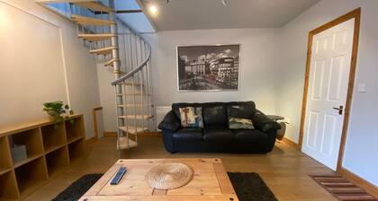 Host Stay Studley Knapp