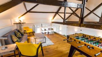 House | 3 bedrooms, desk