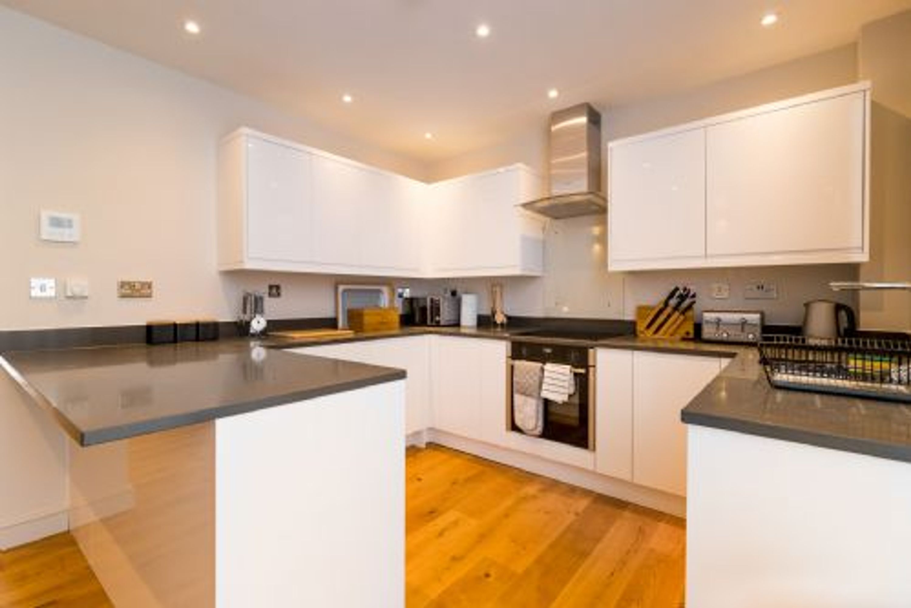 Nhà | 3 phòng ngủ, bàn 