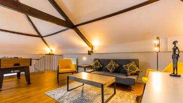 House | 3 bedrooms, desk