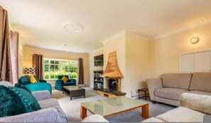 House | 5 bedrooms - Host Stay Alderfen View (Norwich)