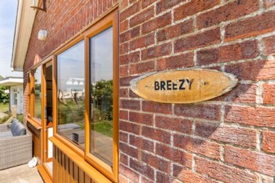 Host Stay Breezy Bungalow