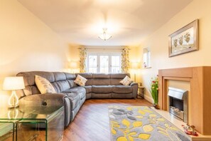 Apartment | 4 bedrooms - Host Stay - Violetta Cottage (Great Yarmouth)