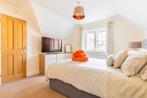 Apartment | 4 bedrooms - Host Stay - Violetta Cottage (Great Yarmouth)