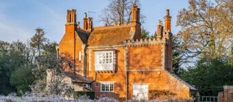 Host Stay Bressingham Lodge